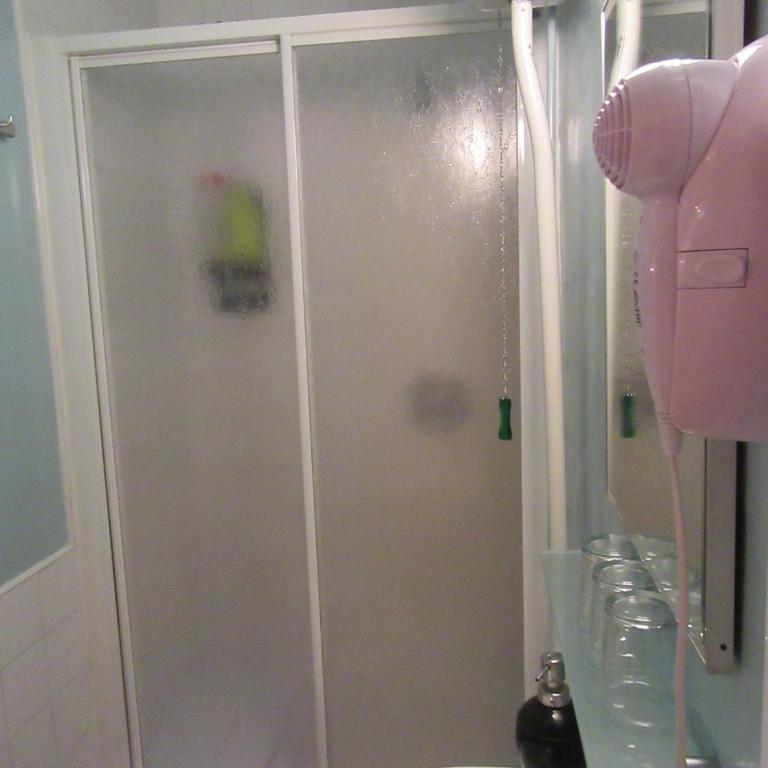Hostal La Fontana - Twin Room - 9