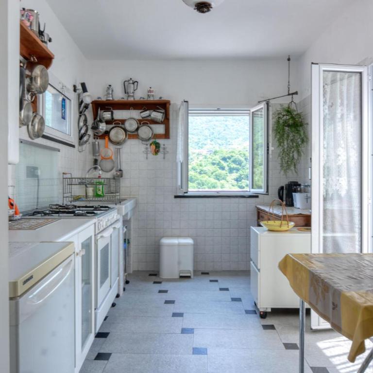 2 Bedroom Stunning Apartment In Moneglia - Two-Bedroom Apartment - 2
