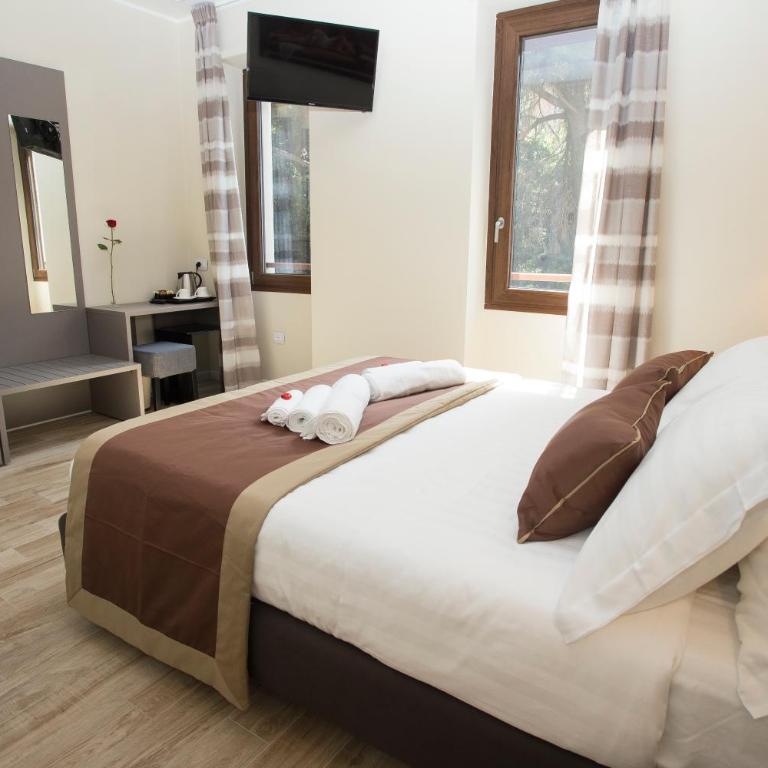 Leonardo Da Vinci Guest House - Camera Matrimoniale Deluxe con 1 Letto Supplementare - 5