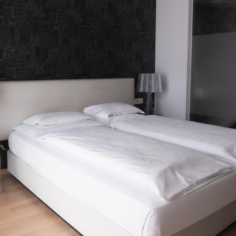 City-Hotel - Premium Doppel-/Zweibettzimmer mit Balkon - 3