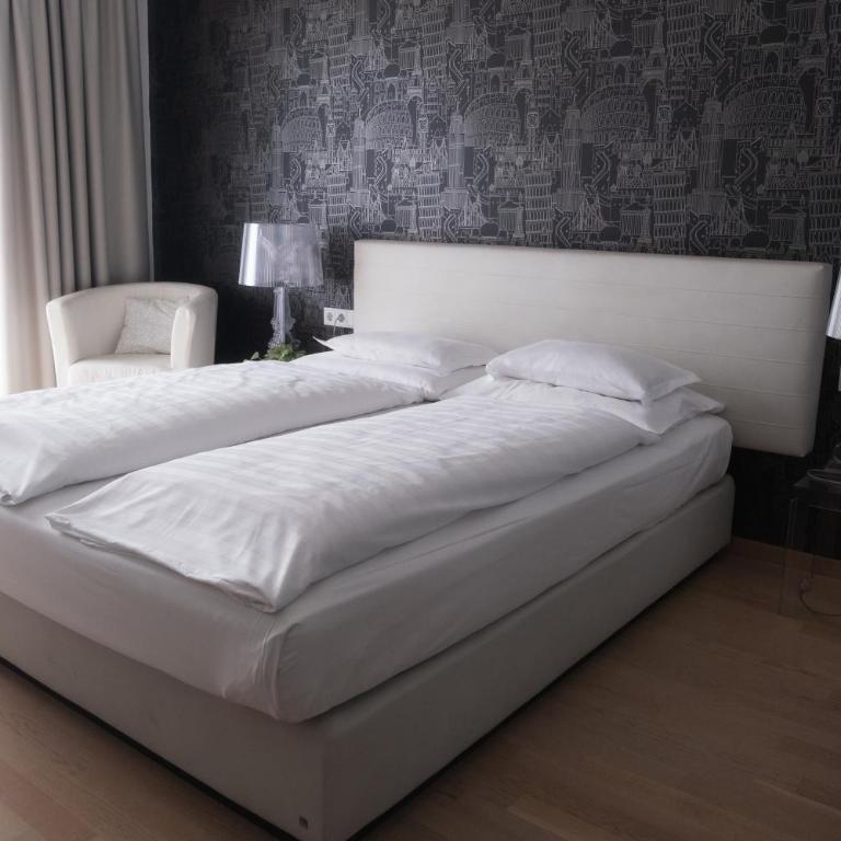 City-Hotel - Premium Doppel-/Zweibettzimmer mit Balkon - 2