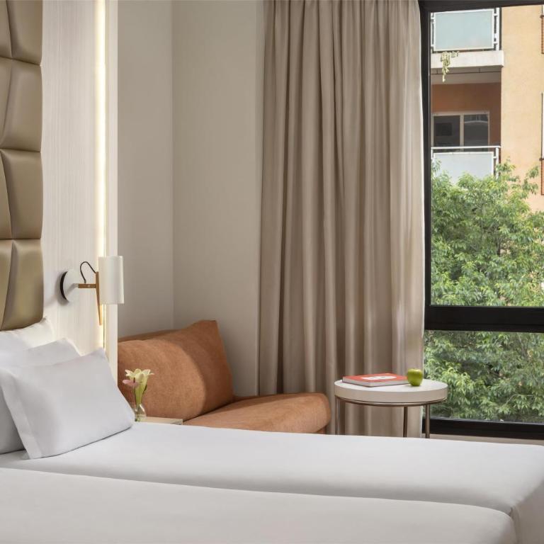 NH Collection Barcelona Podium - Family Quintuple Interconnecting Room with Extra Bed (3 Adults + 2 Children) - 6
