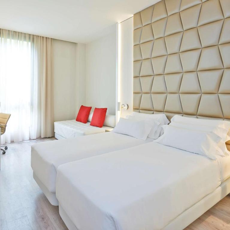 NH Collection Barcelona Podium - Superior Triple Room - 3
