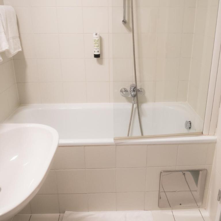 City-Hotel - Standard Doppel- oder Zweibettzimmer - 9