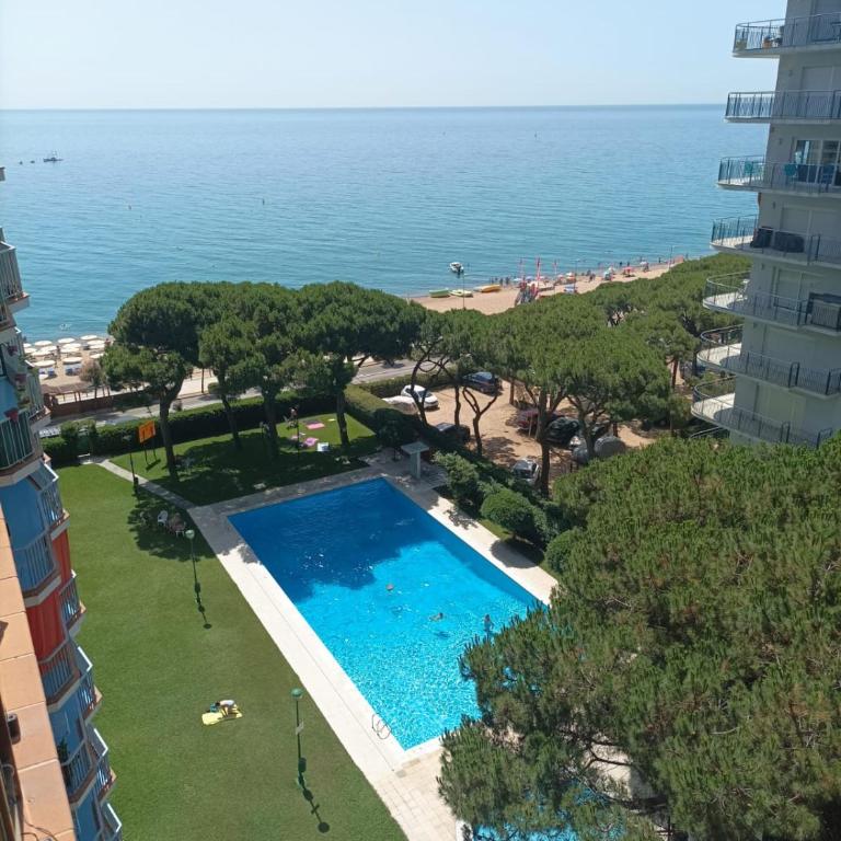 Bright Apartment with Two Balconies and a Seaside Pool - Apartamento de 3 dormitorios - 38
