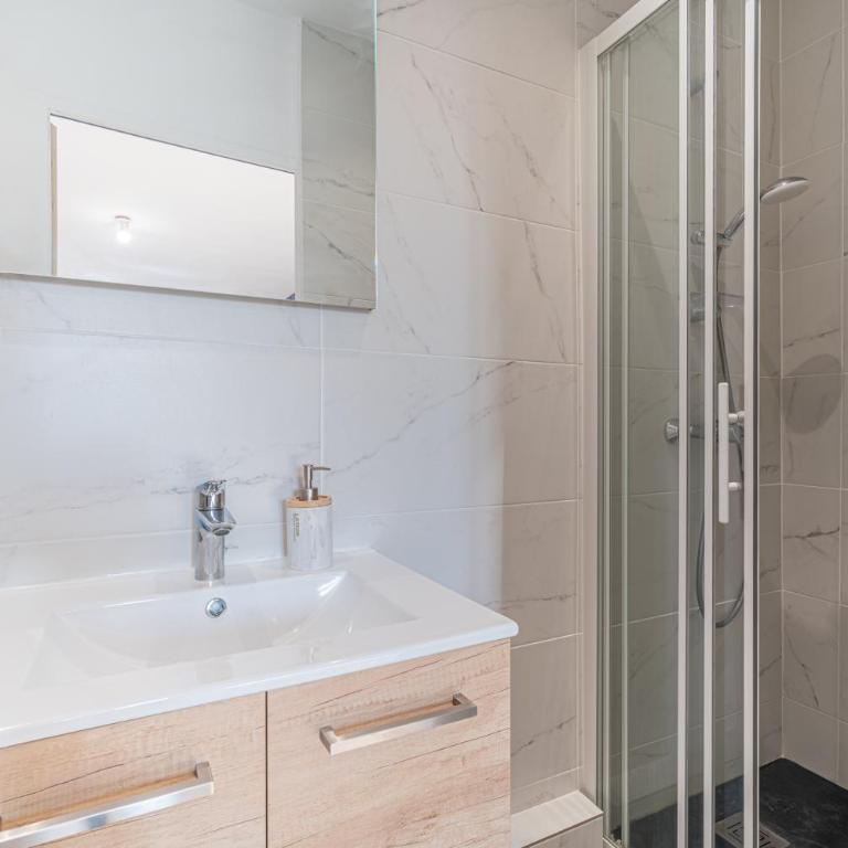 Chill & Work - Welc'Home - Parking inclus, WIFI haut débit, 600m de la gare, baby foot - Appartement 1 Chambre - 6