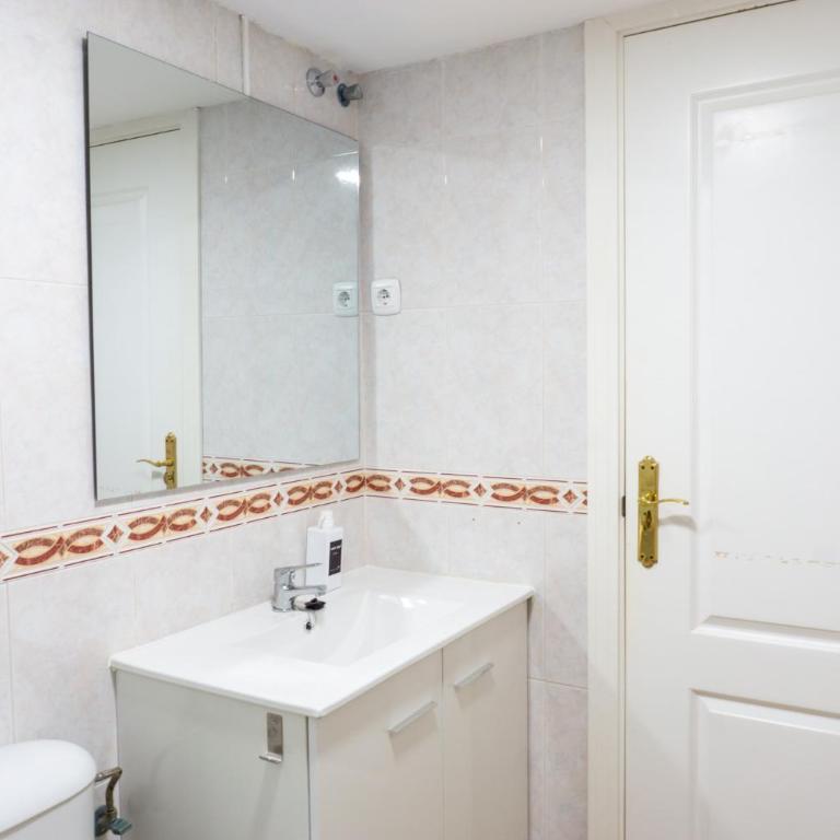 Patio del Sol Benalmádena - Three-Bedroom Apartment - 6