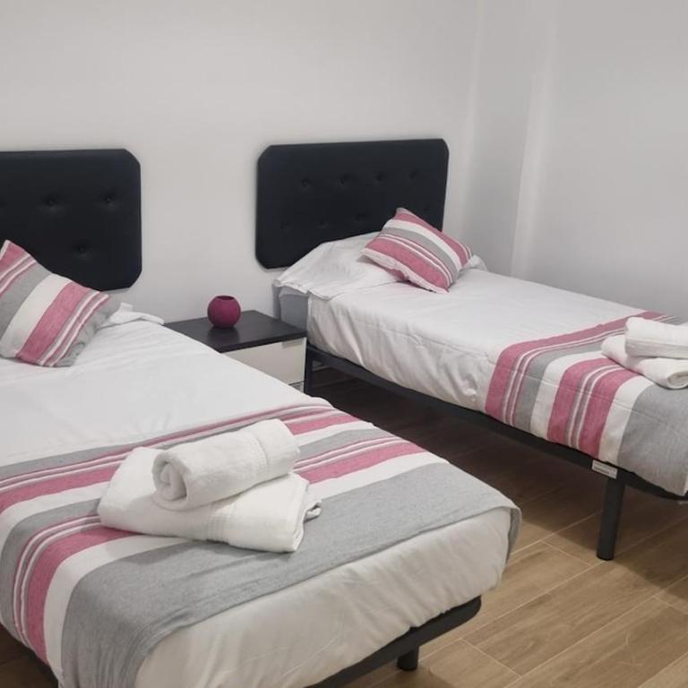 Piso LANGAR Piso acogedor y familiar - Two-Bedroom Apartment - 25