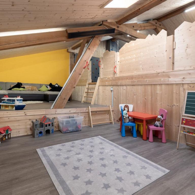 Chalet Waldhart - Ferienhaus mit 4 Zimmern - 49