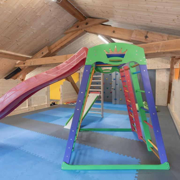 Chalet Waldhart - Ferienhaus mit 4 Zimmern - 51