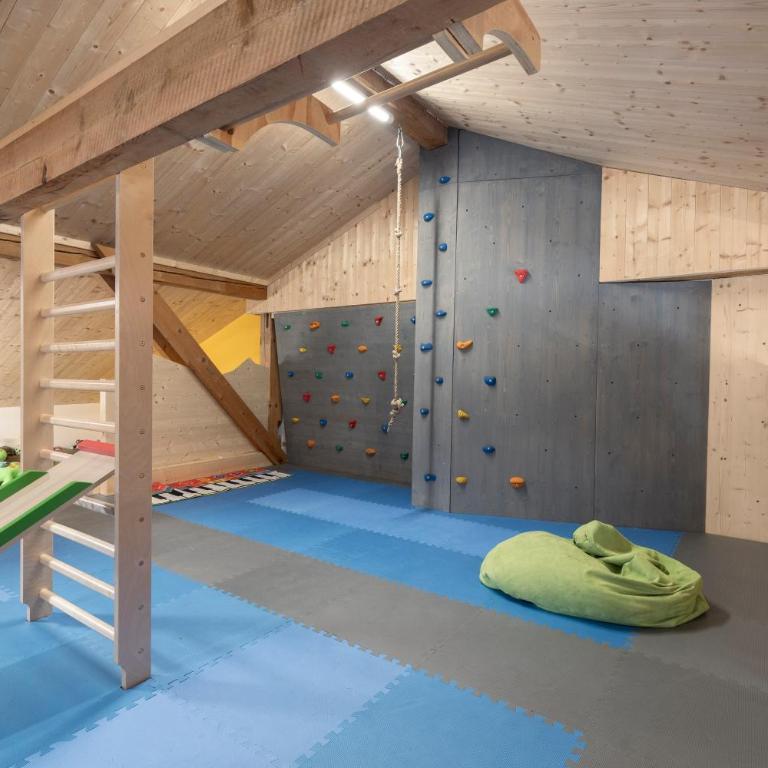 Chalet Waldhart - Ferienhaus mit 4 Zimmern - 45