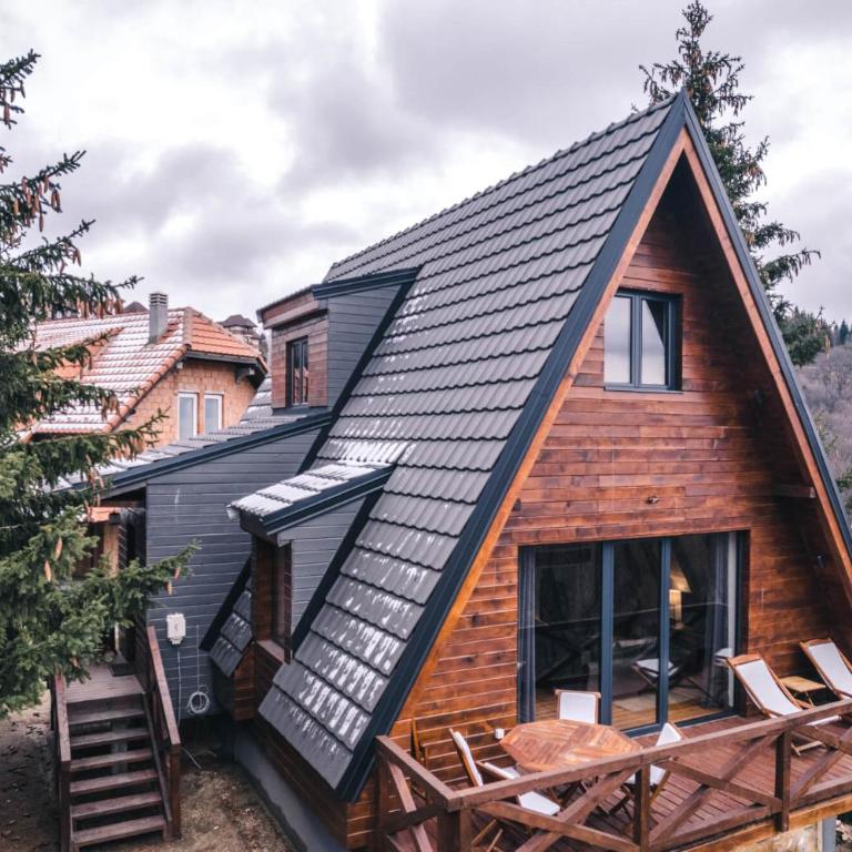 Vista Mountain House - Two-Bedroom Chalet - 17