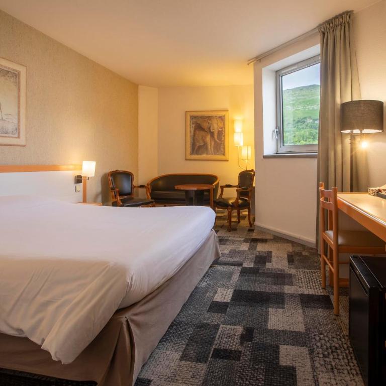 Hôtel Paradis - Chambre Double ou Lits Jumeaux - 1