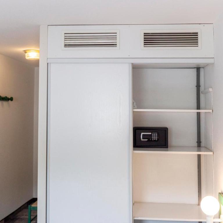 Hôtel Paradis - Chambre Familiale (2 Adultes + 1 Enfant) - 9