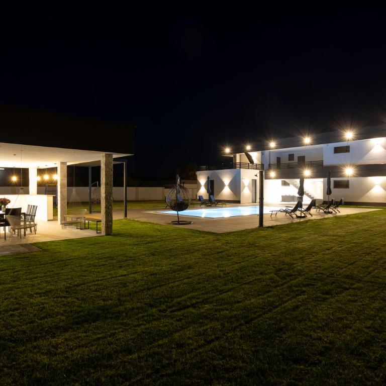 Villa One Wall - Three-Bedroom Villa - 55