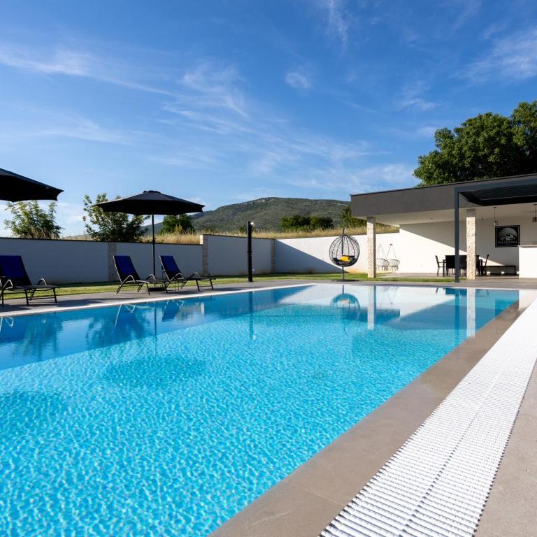 Villa One Wall - Three-Bedroom Villa - 7