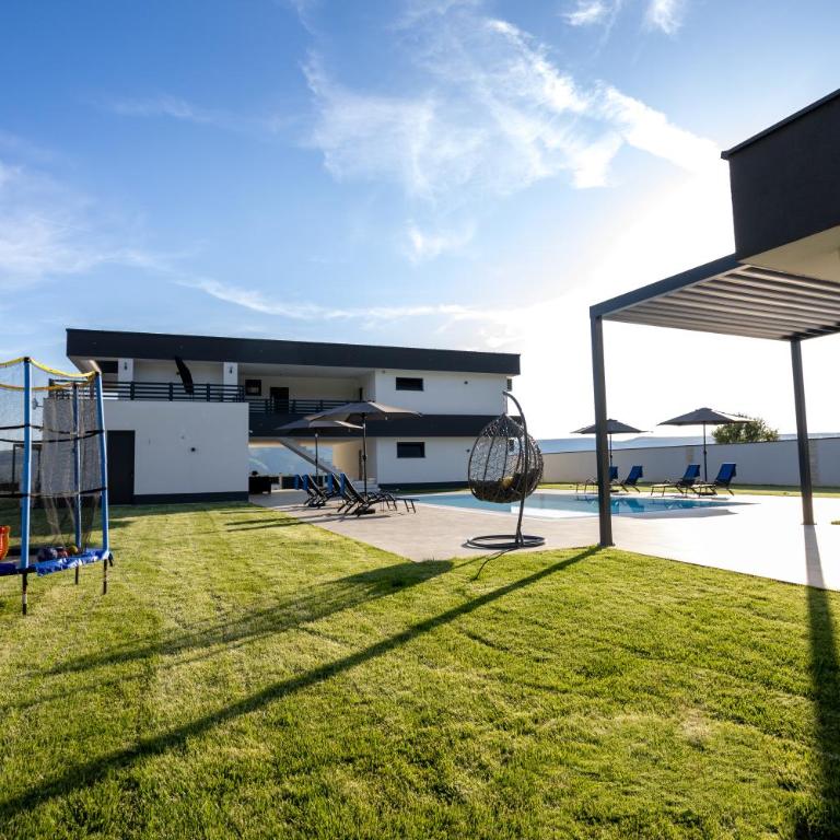Villa One Wall - Three-Bedroom Villa - 57