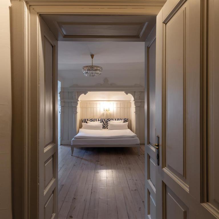 Villa Streintz - Doppelzimmer Turm mit Seeblick - 1
