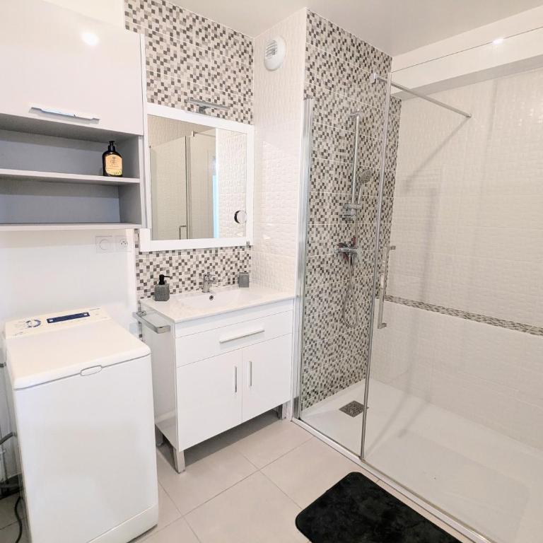 T3 neuf Baignots proche Thermes, centre, parking - Apartamento de 2 dormitorios - 4