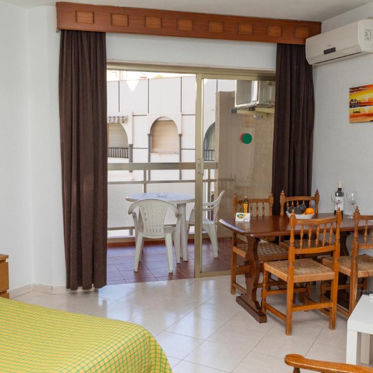 APARTAMENTOS CHINASOL (OFERTAS) - Estudio con vistas a las montañas - 17