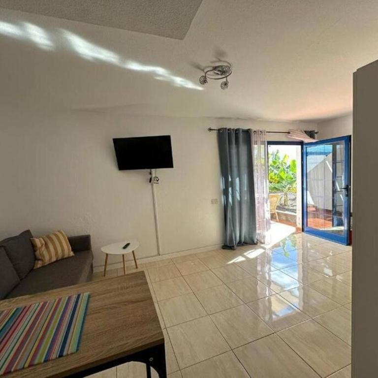 Sunny home in the center near the beach - One-Bedroom Apartment - 8