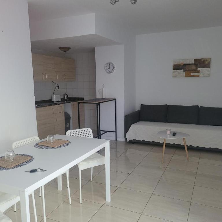 Sunny home in the center near the beach - One-Bedroom Apartment - 6