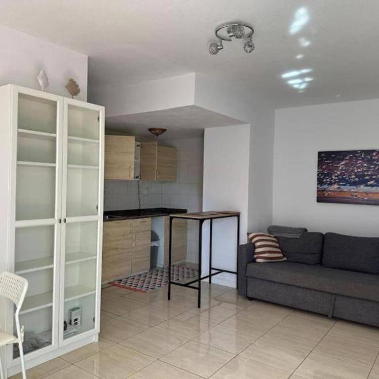 Sunny home in the center near the beach - One-Bedroom Apartment - 5