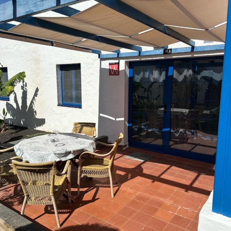Sunny home in the center near the beach - One-Bedroom Apartment - 24