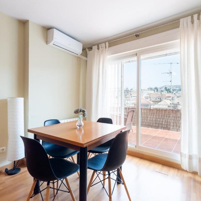 Ático espectacular en pleno centro, parking Gratuito - Two-Bedroom Apartment - 30