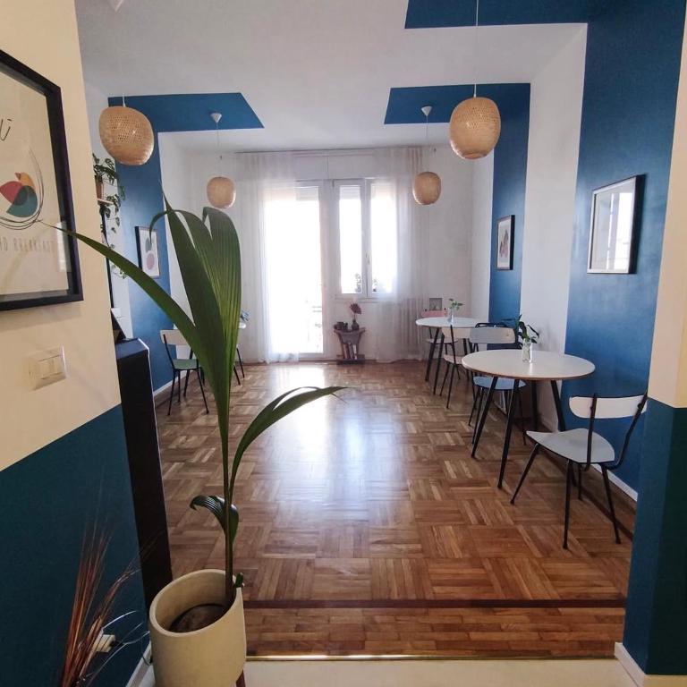 Nine and Three Quarters Rooms - Unique Design Rooms - King Room with Balcony - 15