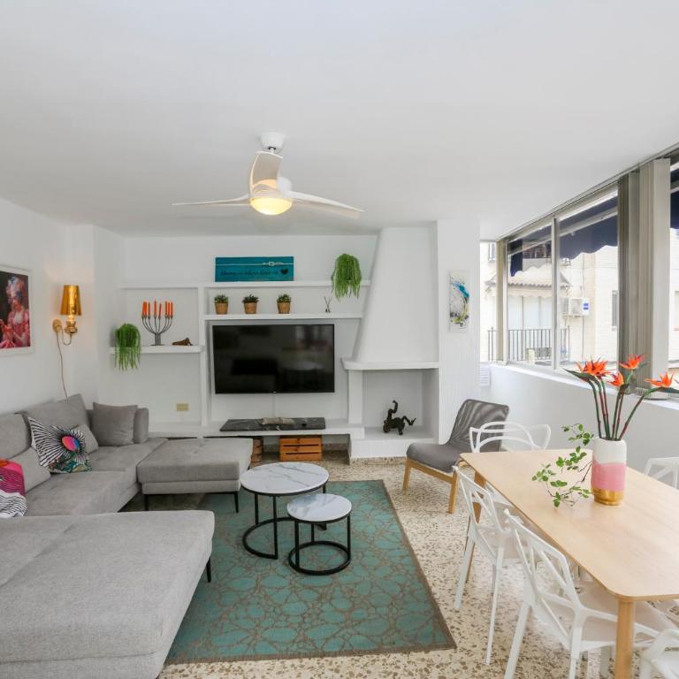 Real 1 - Three-Bedroom Apartment - 1
