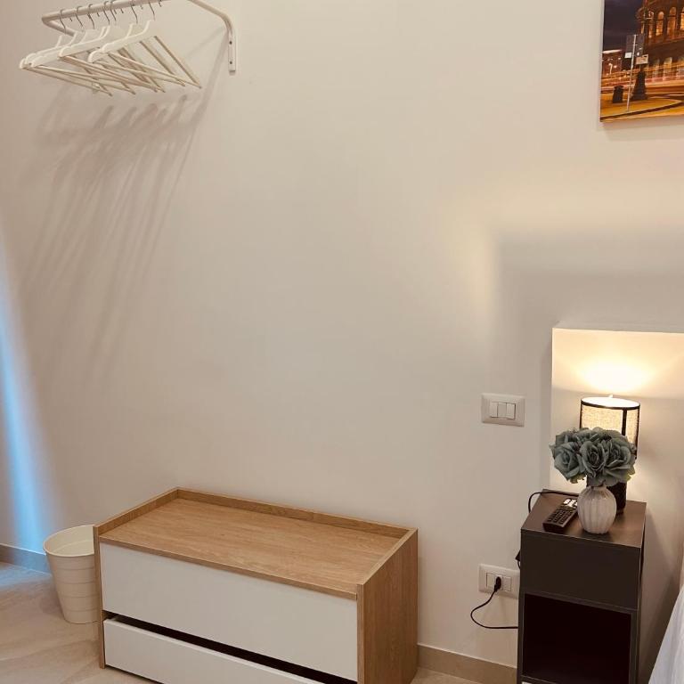 Amor home guest house -200 m dalla metro A Subaugusta - Camera Matrimoniale con Balcone - 8