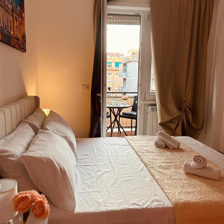 Amor home guest house -200 m dalla metro A Subaugusta - Camera Matrimoniale Deluxe con Balcone - 7