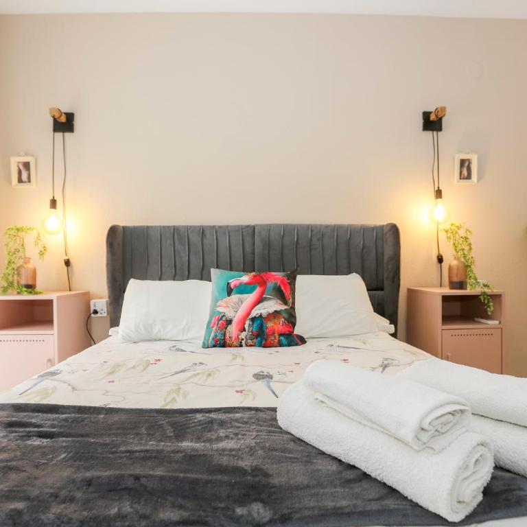 Real 1 - Three-Bedroom Apartment - 13