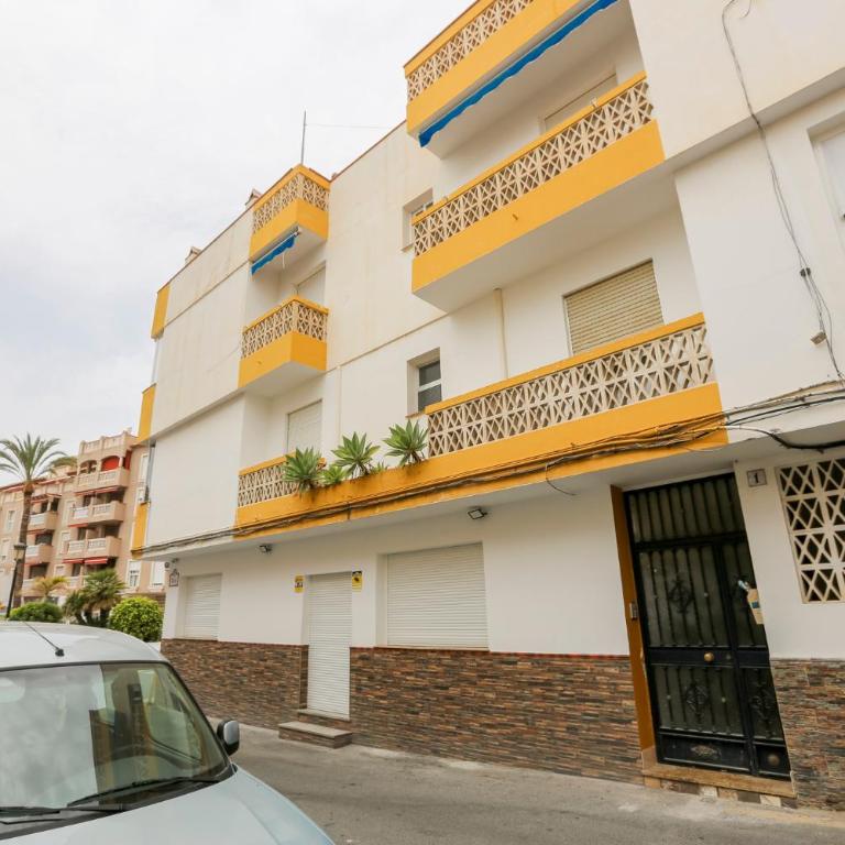Real 1 - Three-Bedroom Apartment - 40