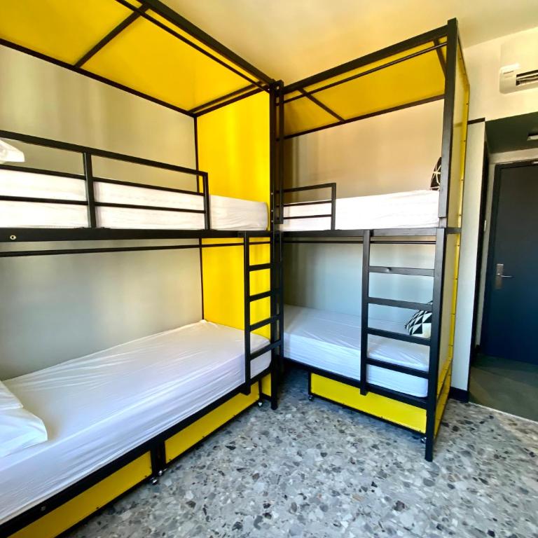YellowSquare Milan - Bed in 4-Bed Female Dormitory Room - 1