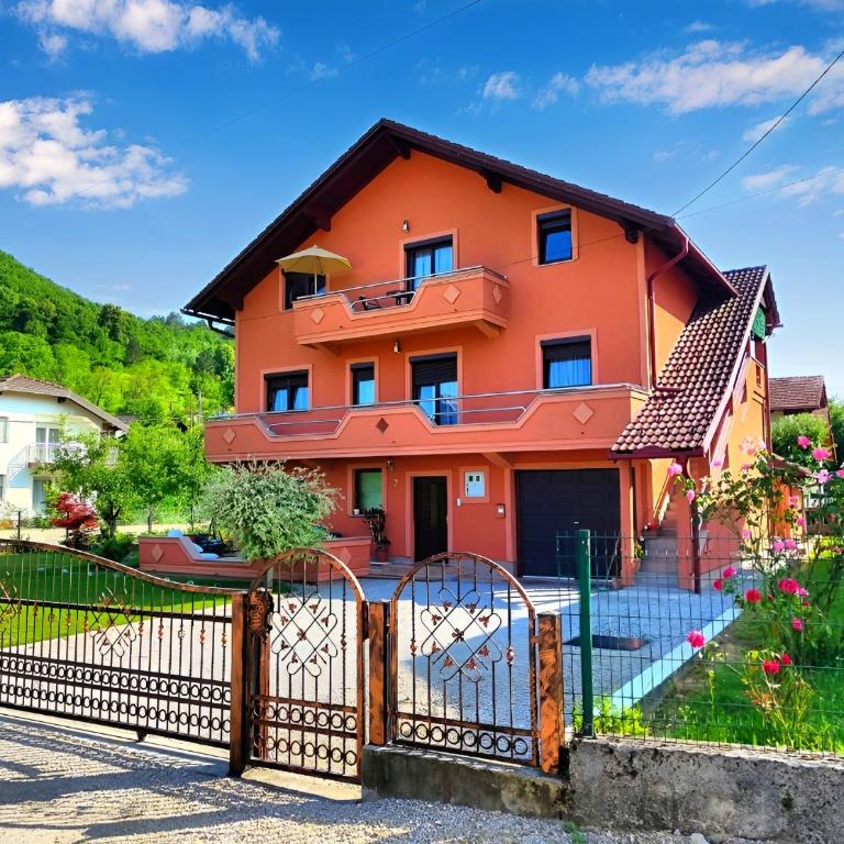 Apartman Una Paradies - Apartman sa 3 Spavaće Sobe - 1