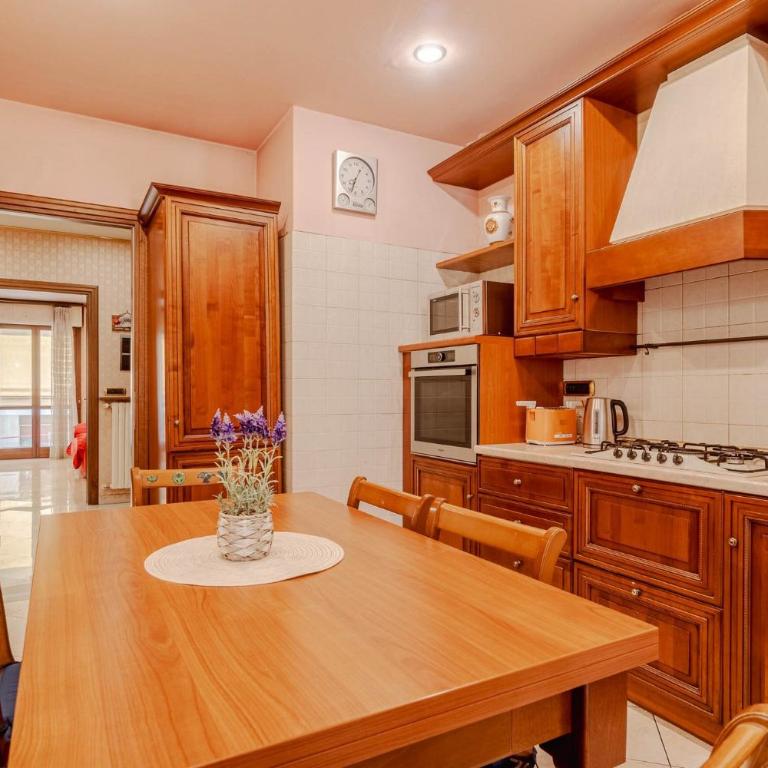 GuestHost - Stylish Retrò Apartment X6 in Turin - Appartamento con 3 Camere da Letto - 2