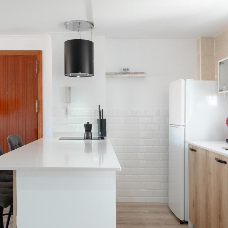 Apartamento con Parking y Piscina junto al Mar - Apartamento de 1 dormitorio - 29