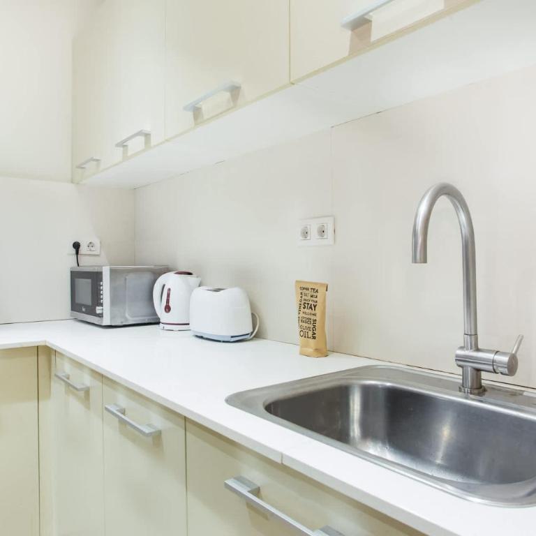 The Collection Barcelona - 4bedroom apart with balcony in Las Ramblas 1 1 - Apartment - 13