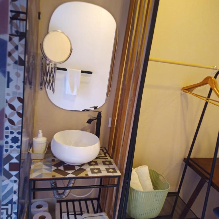 Habitación Doble con Baño Privado en Getsemaní - Double Room - 2