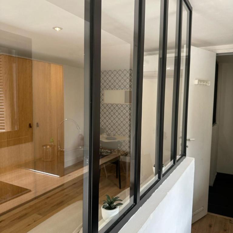 Beau Studio au pied de la Cidatelle - One-Bedroom Apartment - 2