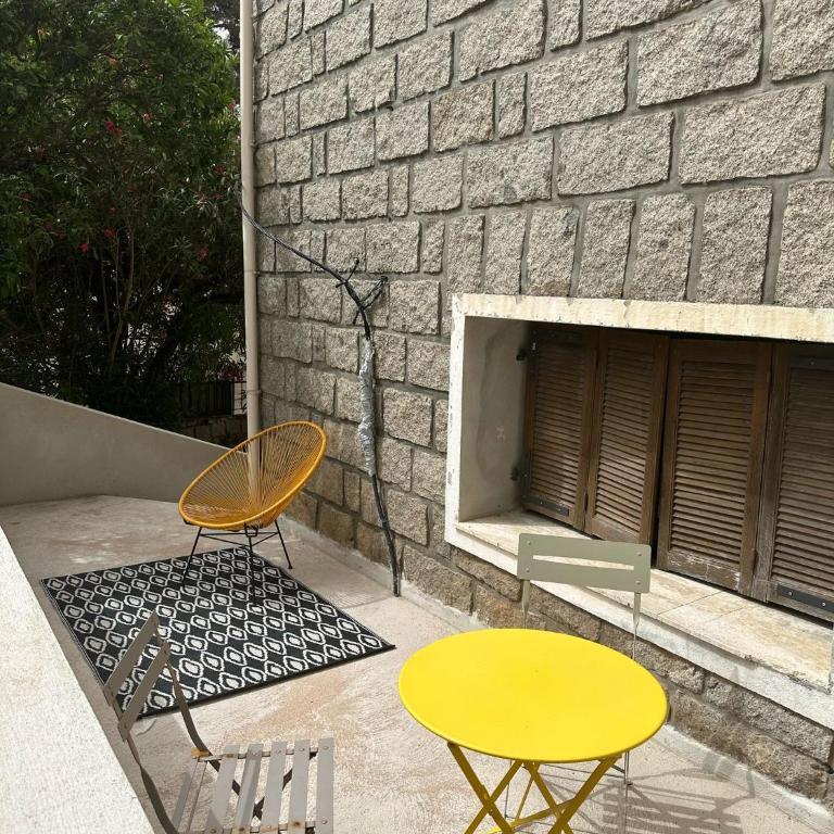 Beau Studio au pied de la Cidatelle - One-Bedroom Apartment - 11