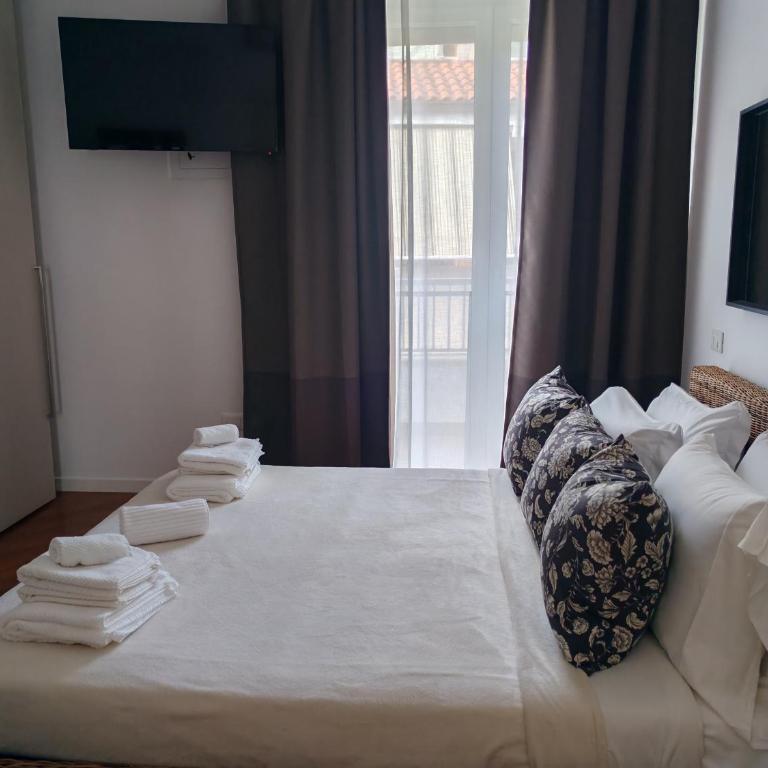 Manin Private SPA, Luxury Apartment very close to the sea - umbrella and deckchair included - Three-Bedroom Apartment with Balcony - 18
