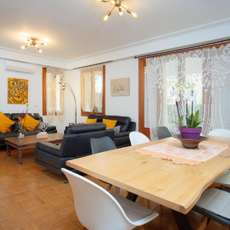 Estrel - Four-Bedroom Villa - 12