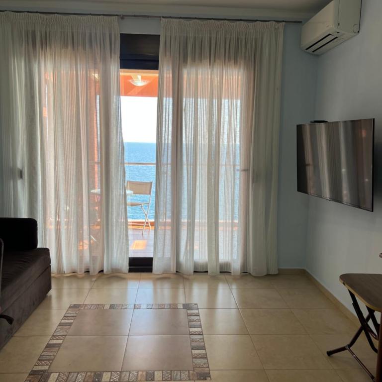 Beautiful comfort apartment - Apartman sa 2 Spavaće Sobe, Terasom i Pogledom na More - 9