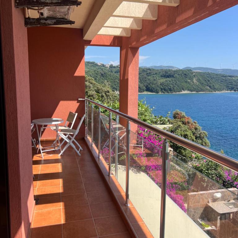 Beautiful comfort apartment - Apartman sa 2 Spavaće Sobe, Terasom i Pogledom na More - 17
