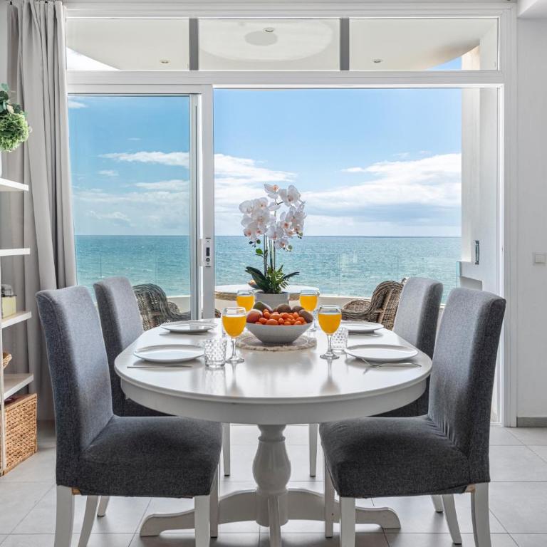 Stunning Beachfront Apartment in Calahonda - Apartamento de 2 dormitorios - Frente al océano - 13