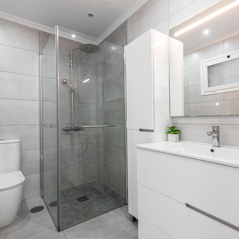 Stunning Beachfront Apartment in Calahonda - Apartamento de 2 dormitorios - Frente al océano - 7