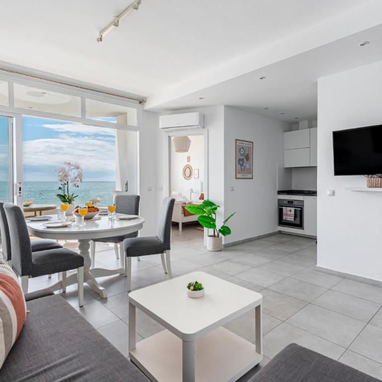 Stunning Beachfront Apartment in Calahonda - Apartamento de 2 dormitorios - Frente al océano - 6